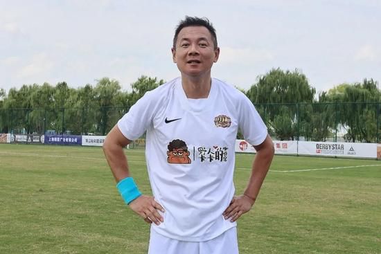 ......吃过饭，韩美晴主动收拾了餐厅和厨房。